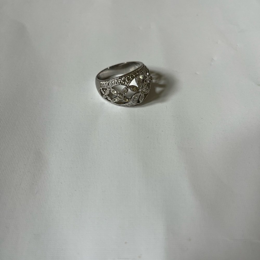 Elegant Silver Ring